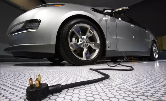 Απρόσιτα τα ηλεκτρικά αυτοκίνητα λόγω… μπαταριών