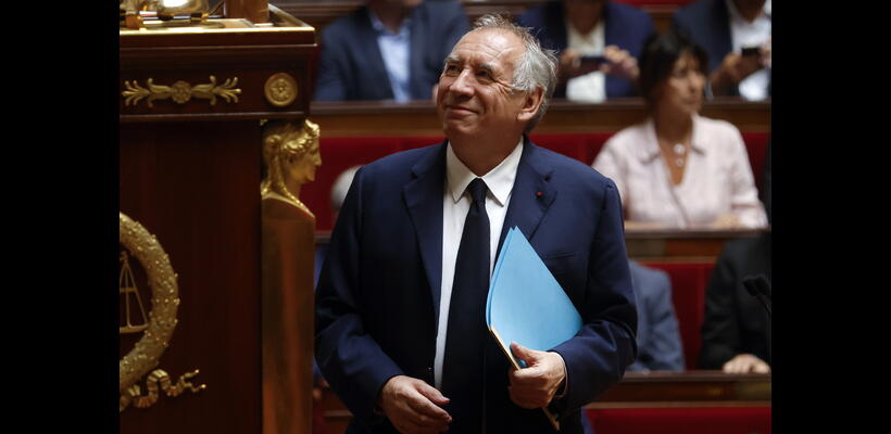 «Έπεσε» ο Μπαϊρού, νέο πρωθυπουργό «ψάχνει» ο Μακρόν