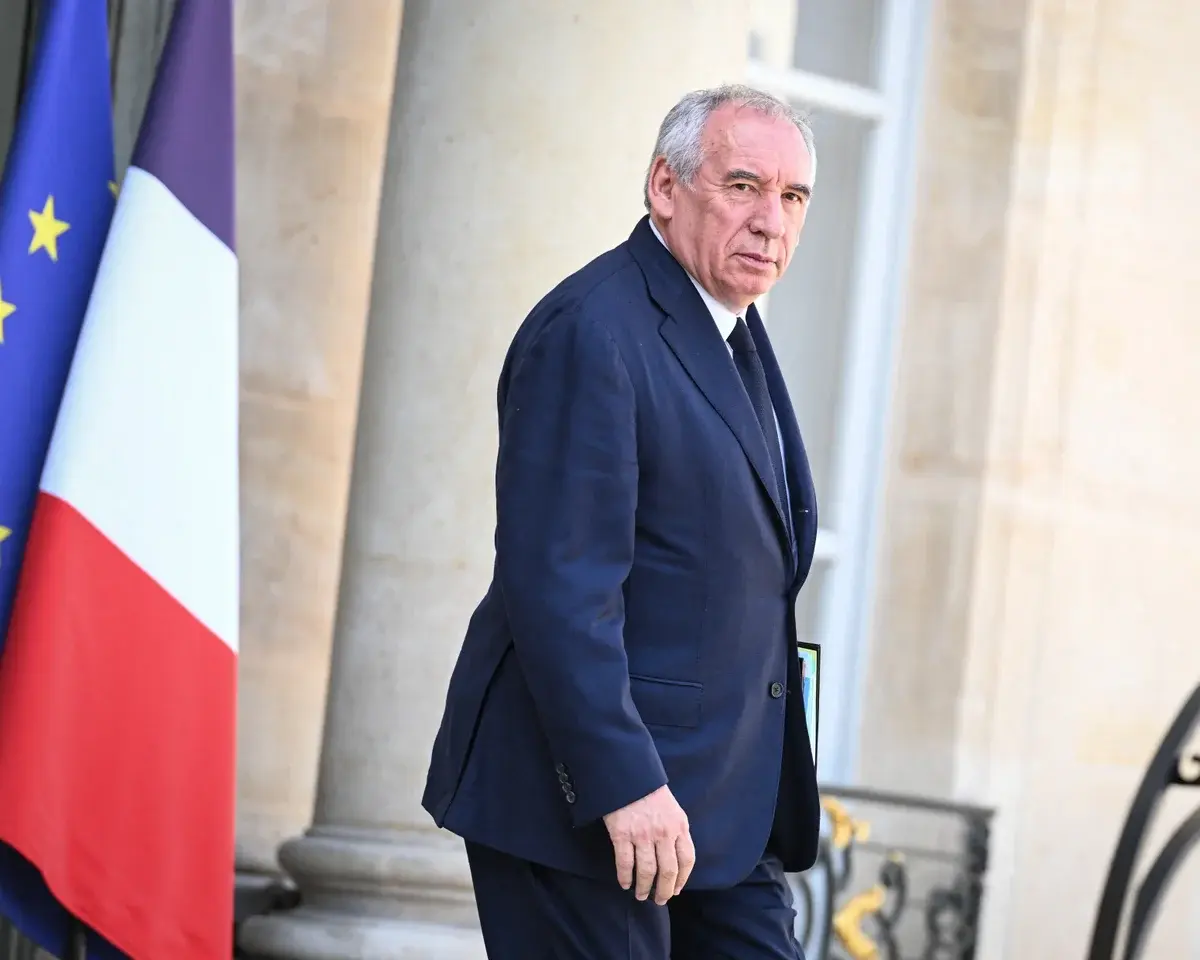 Σε επικίνδυνο μονοπάτι η Γαλλία – Τι βλέπουν οι διεθνείς οίκοι