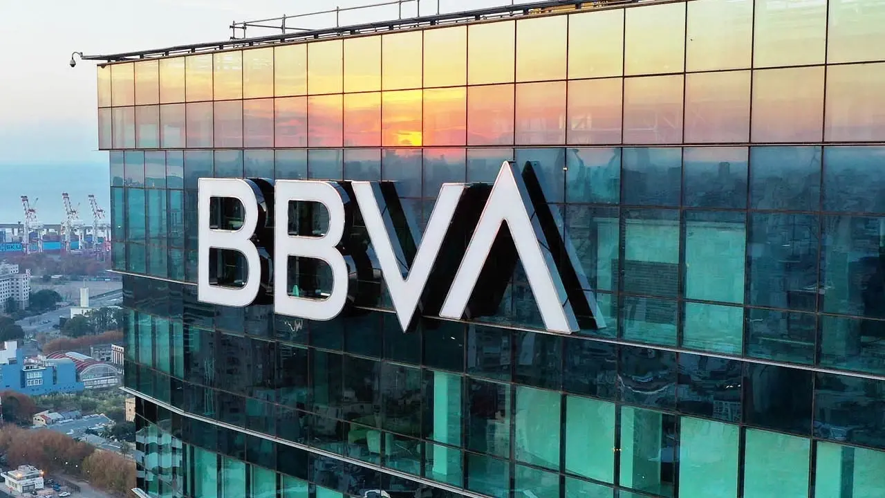 BBVA: Επαναγορά μετοχών αξίας €4 δισ. μετά το «ναυάγιο» της συμφωνίας με την Sabadell