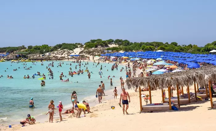 Διπλασιάστηκαν οι τουρίστες που έφτασαν Κύπρο τον Ιούνιο