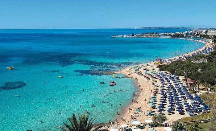 Πάνω από τα 2,2 εκατ. οι αφίξεις τουριστών - Ιστορικό ρεκόρ για τον Ιούλιο