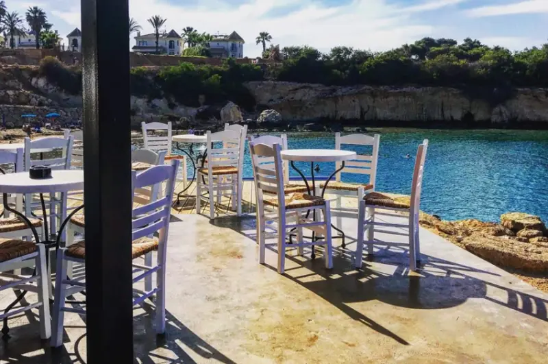 3 Κύπριοι έκαναν το «πατρικό» τους beach bar