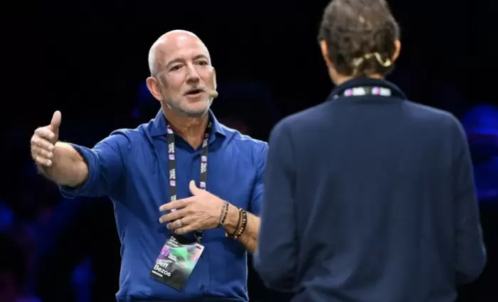 Τζεφ Μπέζος: «Φούσκα» η τεχνητή νοημοσύνη, αλλά τα οφέλη θα είναι τεράστια
