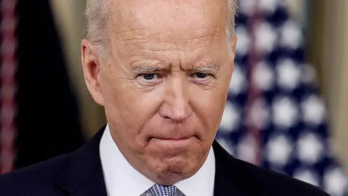 FT: Ο διμέτωπος πόλεμος του Joe Biden για τη δημοκρατία