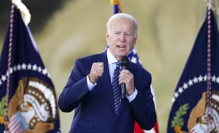 Ο Μπάιντεν λέει πως το Twitter διασπείρει ψεύδη σε όλο τον κόσμο