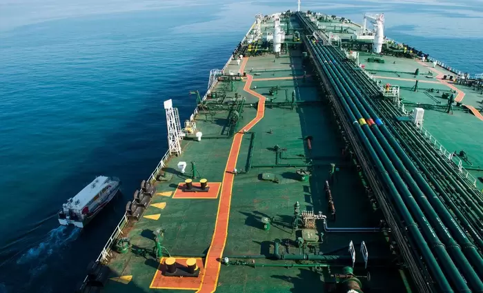 Νέα ρότα για τα τάνκερ λόγω γεωπολιτικών εντάσεων και δασμών