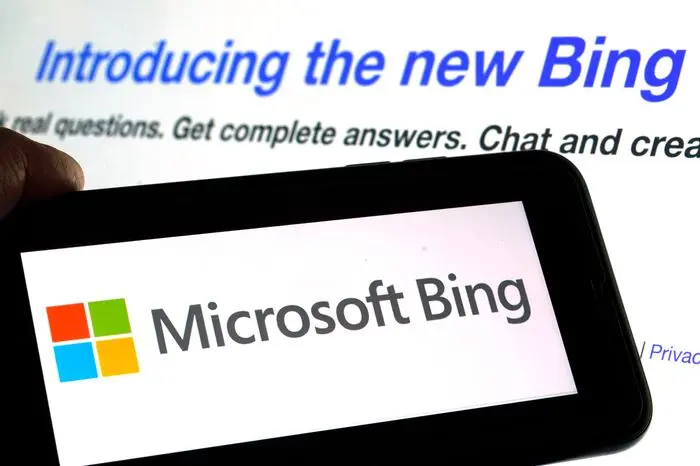 Mάχη γιγάντων: Η Microsoft πετάει το γάντι στη Google με τη νέα Bing