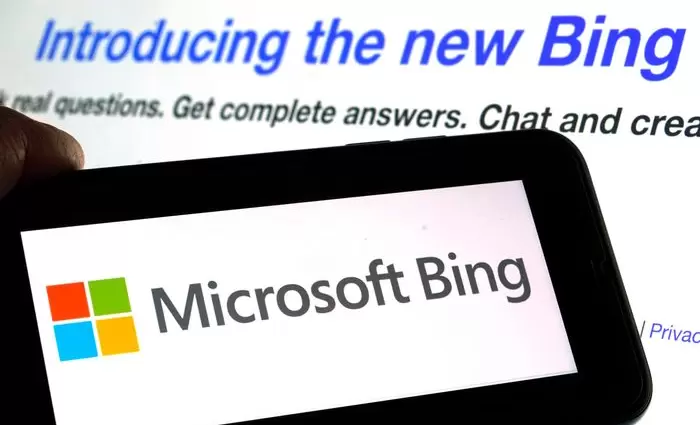 Mάχη γιγάντων: Η Microsoft πετάει το γάντι στη Google με τη νέα Bing