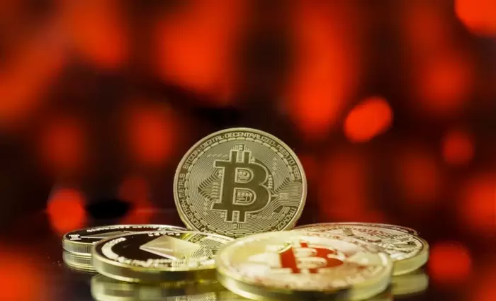 Σε ελεύθερη πτώση το Bitcoin – Ο χειρότερος μήνας από το κραχ του 2022
