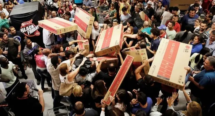 Γαλλία: Οι καταναλωτές στρέφονται κατά της Amazon και της υπερκατανάλωσης