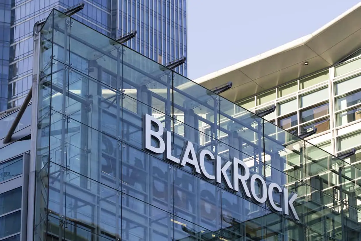 Η BlackRock αναδιοργανώνει και… μεγαλώνει την ηγετική ομάδα της