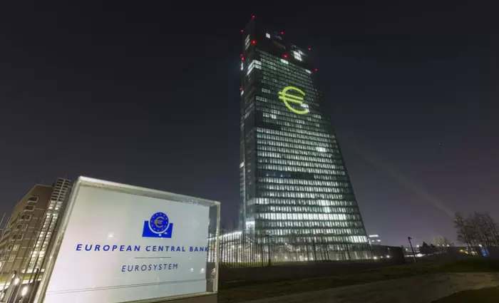 ΕΚΤ: Είναι πολύ νωρίς για ένα «τεράστιο πακέτο» μέτρων νομισματικής στήριξης.