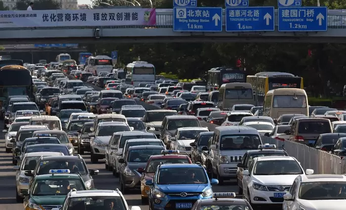 Κίνα: Βυθίστηκαν κατά 18% οι πωλήσεις αυτοκινήτων