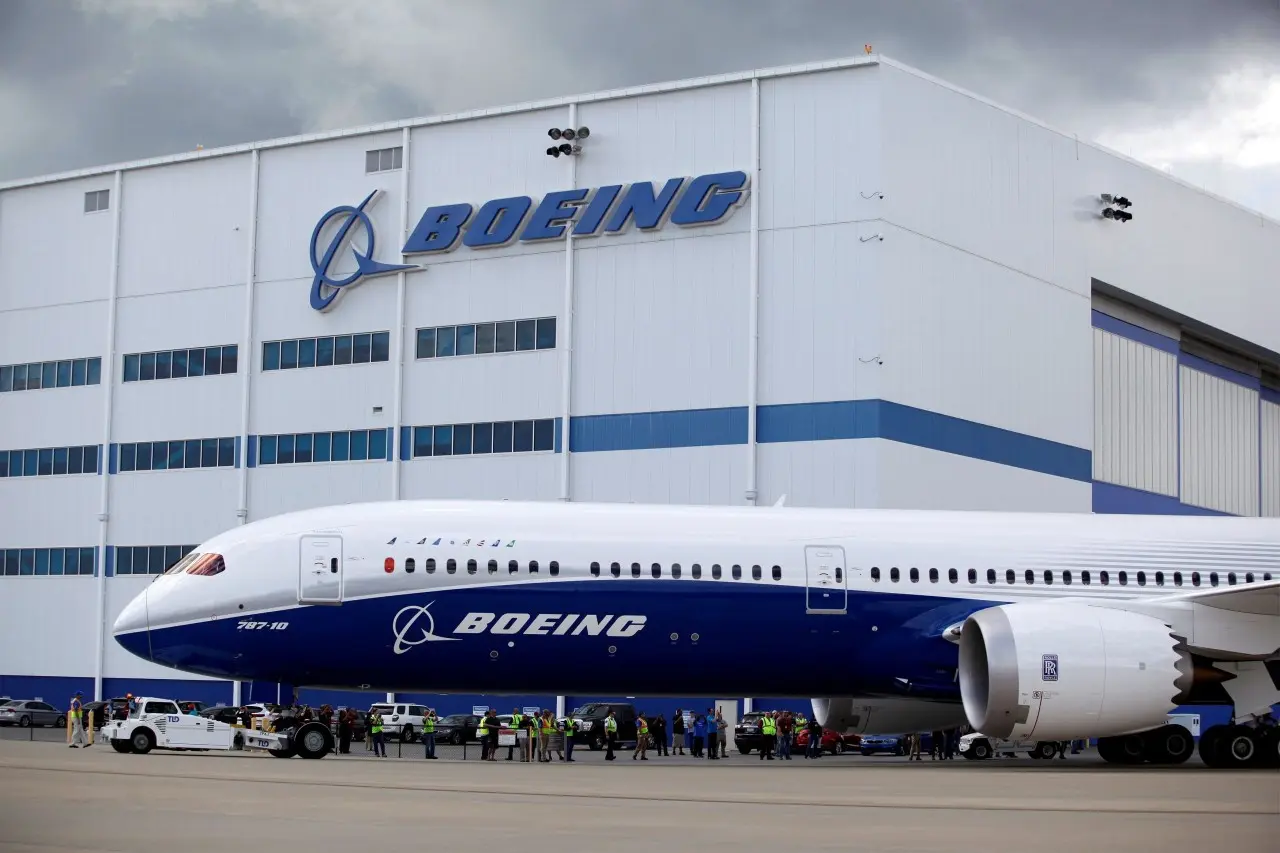 Ανώμαλη προσγείωση για Boeing: Στο μισό έπεσε ο ρυθμός παράδοσης νέων αεροσκαφών