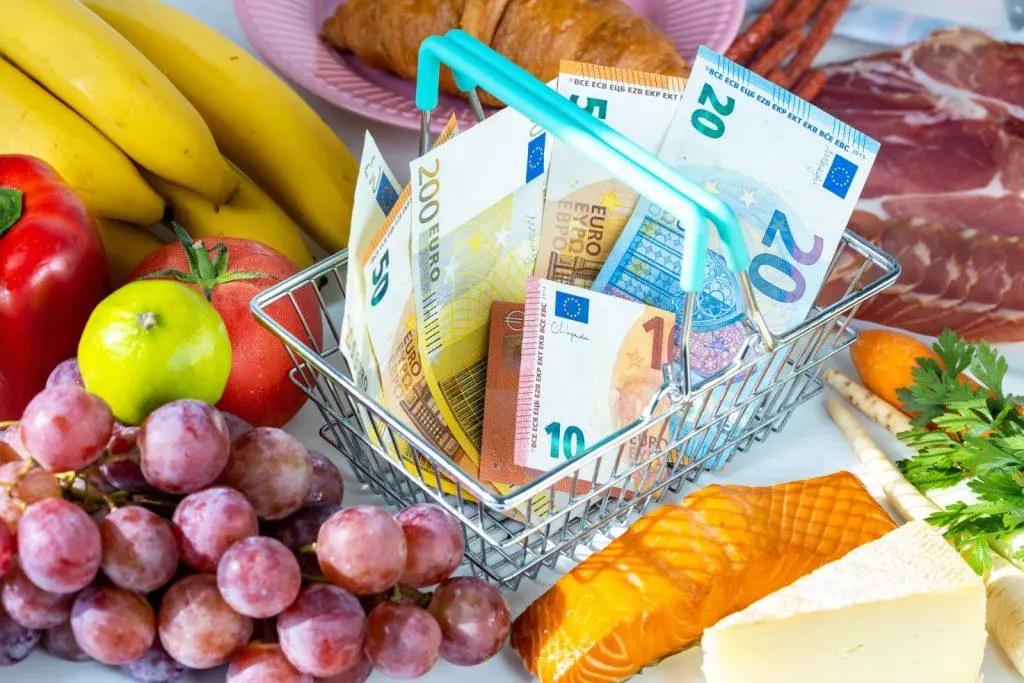 ΕΚΤ: Το κόστος τροφίμων αυξήθηκε κατά 34% για τα νοικοκυριά από το 2019