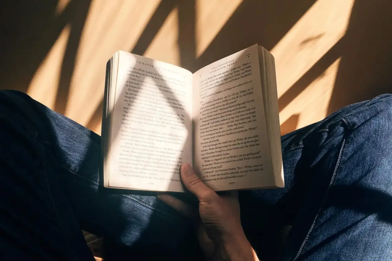 Η Κύπρος γύρισε την πλάτη στο βιβλίο - σε κάθε του μορφή