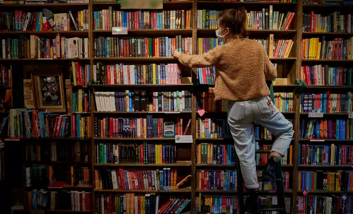 Ανοίγουν σήμερα βιβλιοπωλεία, κομμωτήρια και ΚΤΕΟ στην Ελλάδα