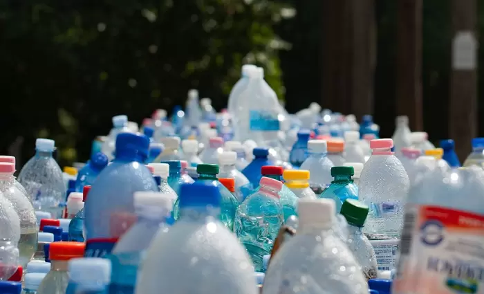 Συμφωνία 170 χωρών για σημαντική μείωση πλαστικών μίας χρήσης