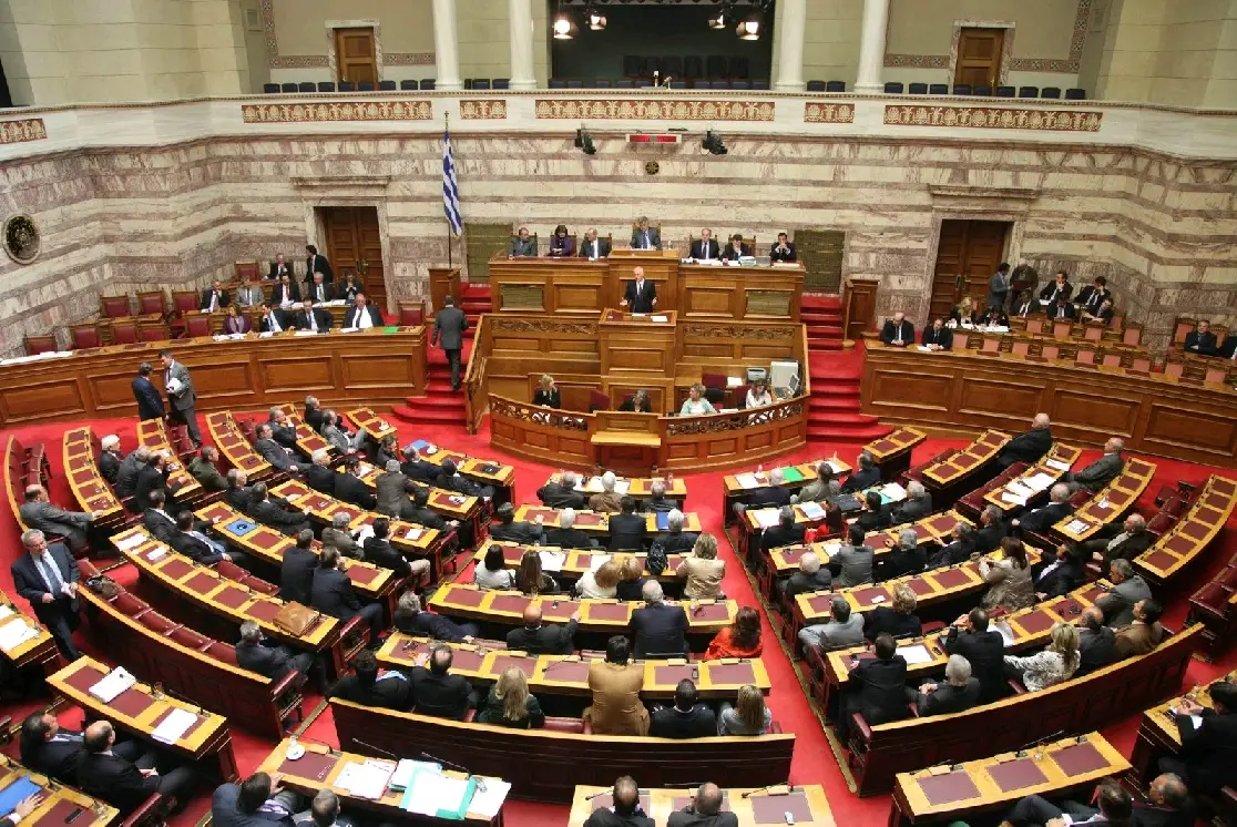 Η Τράπεζα της Ελλάδας κατέθεσε στη Βουλή την ενδιάμεση έκθεση νομισματικής πολιτικής