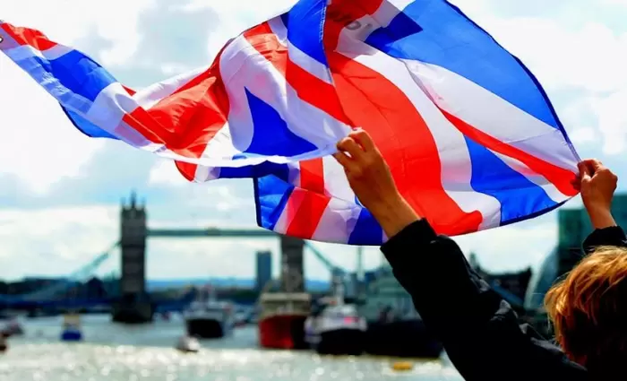 Στο χαμηλότερο επίπεδο από το 1975 το ποσοστό ανεργίας στη Βρετανία 