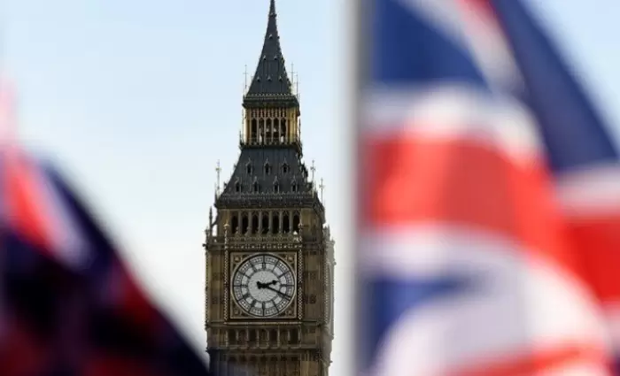 Βρετανία: Σε χαμηλό τριών ετών το δημοσιονομικό έλλειμμα