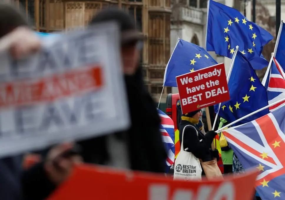 ΕΕ: Δεν πιέζουμε τη Βρετανία να φύγει