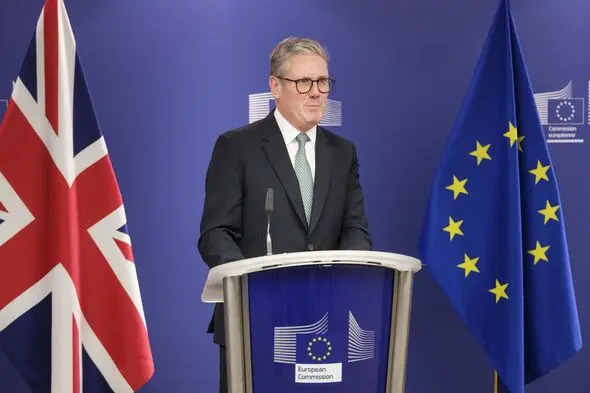 Πέντε χρόνια μετά το Brexit, το Λονδίνο αναζητά μια νέα σχέση με την ΕΕ