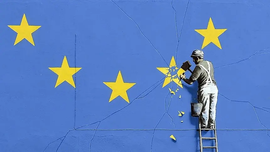 Μετά το Facebook η Cambridge Analytica εμπλέκει και το Brexit 