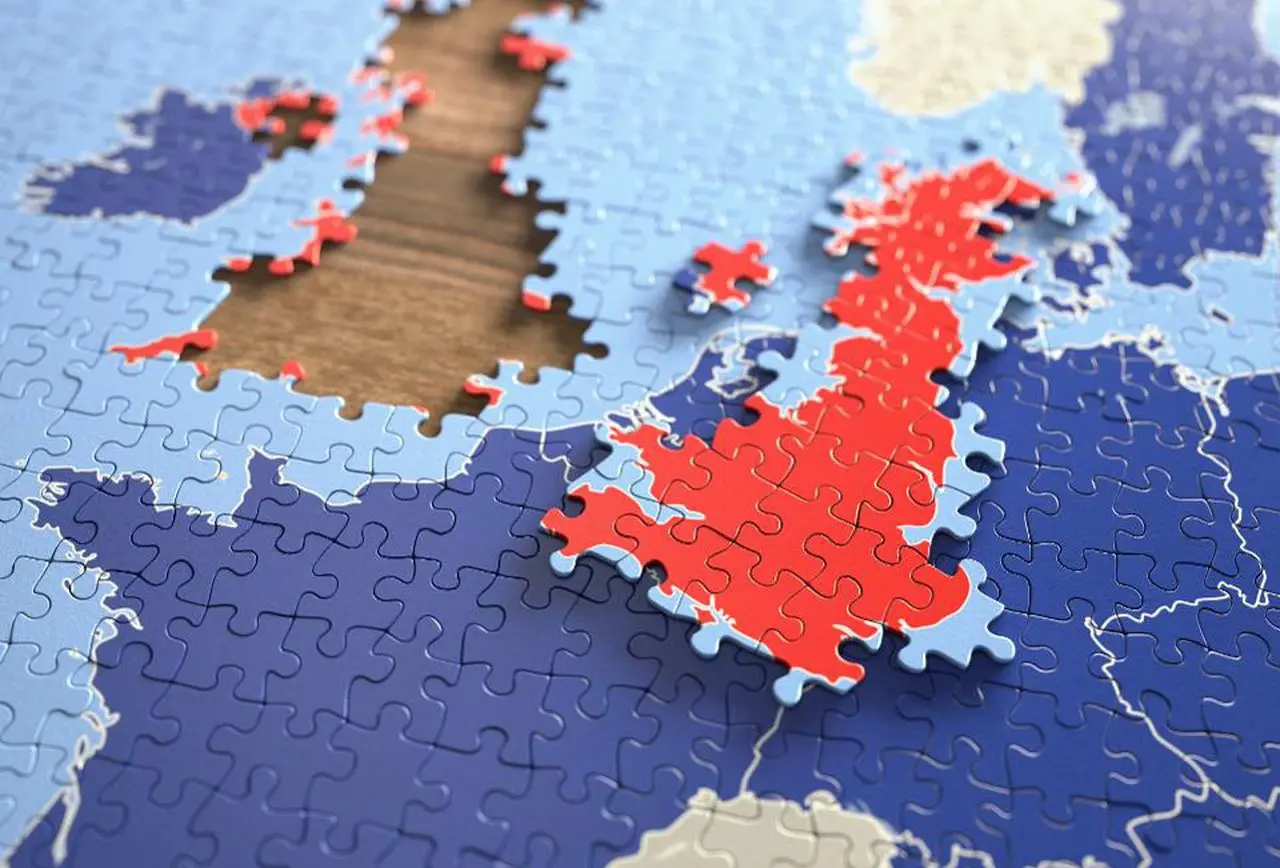 Τρεις Υπουργοί ενημέρωσαν την Μέι ότι θα στηρίξουν αναβολή του Brexit 