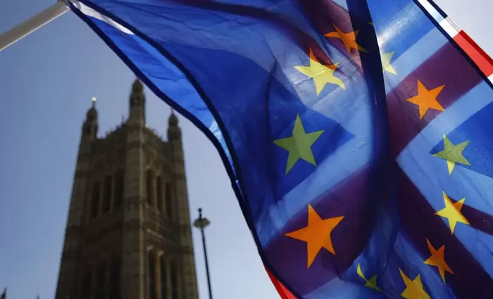 Brexit: Επιβεβαιωτικό δημοψήφισμα θέτουν ως όρο οι Εργατικοί 