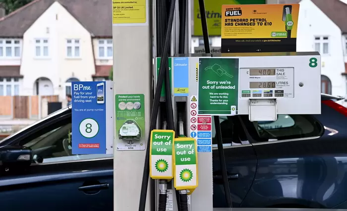 Αλλεπάλληλα ρεκόρ στην τιμή της βενζίνης στη Βρετανία