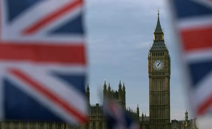 Αρνητικό ρεκόρ επταετίας καταγράφει η βρετανική οικονομία