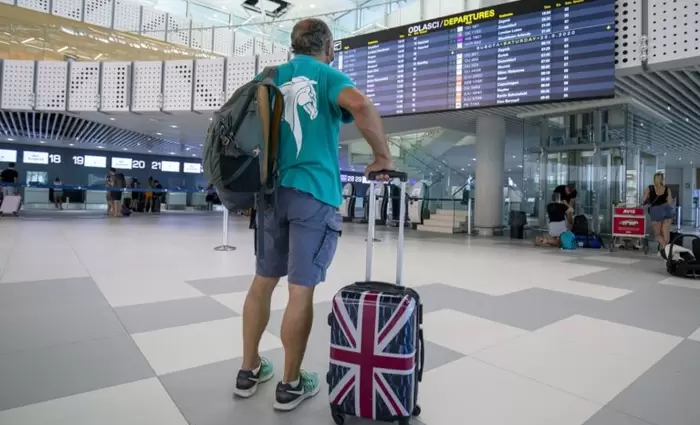 «Οι Βρετανοί να μείνουν μακριά από τις πορτοκαλί χώρες»