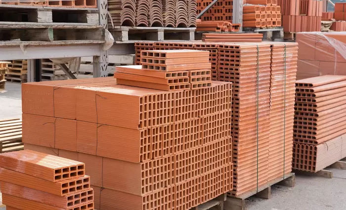 Μειώθηκαν οι τιμές των κατασκευαστικών υλικών