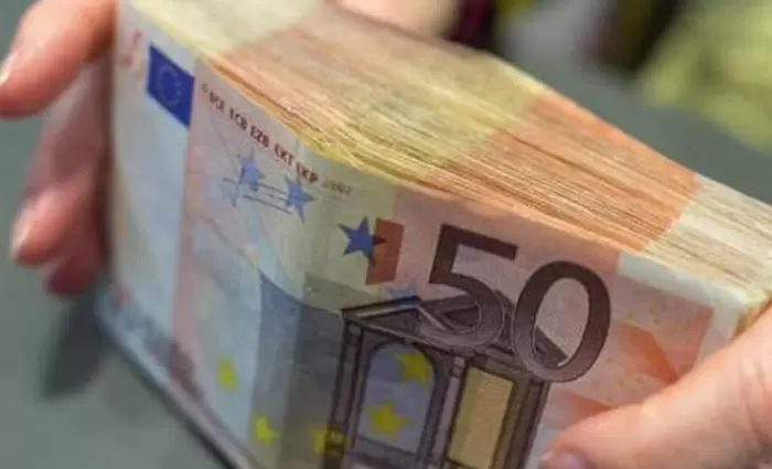 Γιατί κυκλοφορούν τόσα πολλά χαρτονομίσματα;