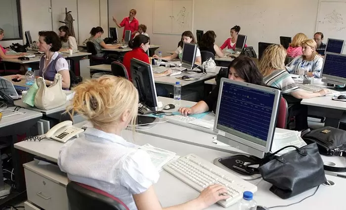 Ποιοι δημόσιοι υπάλληλοι επέστρεψαν στα γραφεία τους (λίστα)
