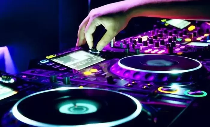 ΣΤΕΚ: Μόνο οι αρμόδιοι δεν ακούνε την ηχορύπανση