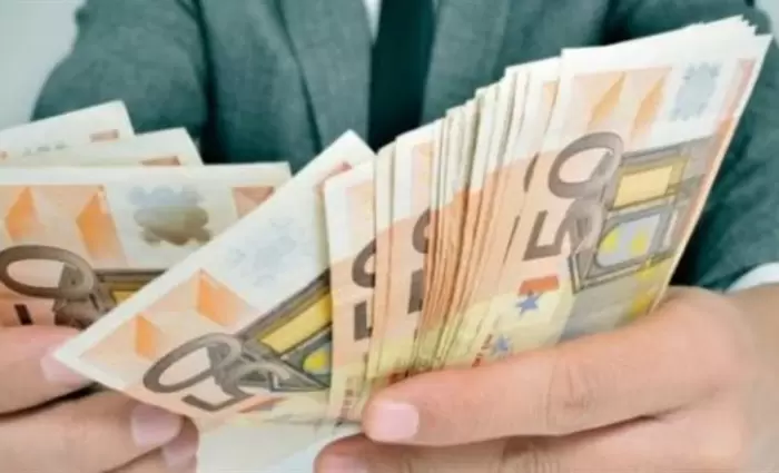 Διεκδικούν αυξήσεις μισθών και επαναφορά επιδομάτων