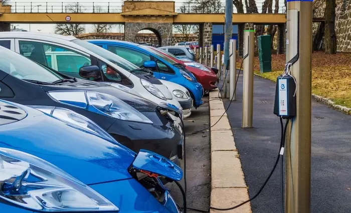 Τα ηλεκτρικά αμάξια ξεπέρασαν σε πωλήσεις τα ντιζελοκίνητα