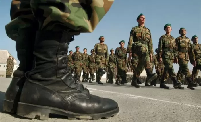 Κάνουν τους πυροσβέστες και τους αστυνομικούς για να μην πάνε έφεδροι