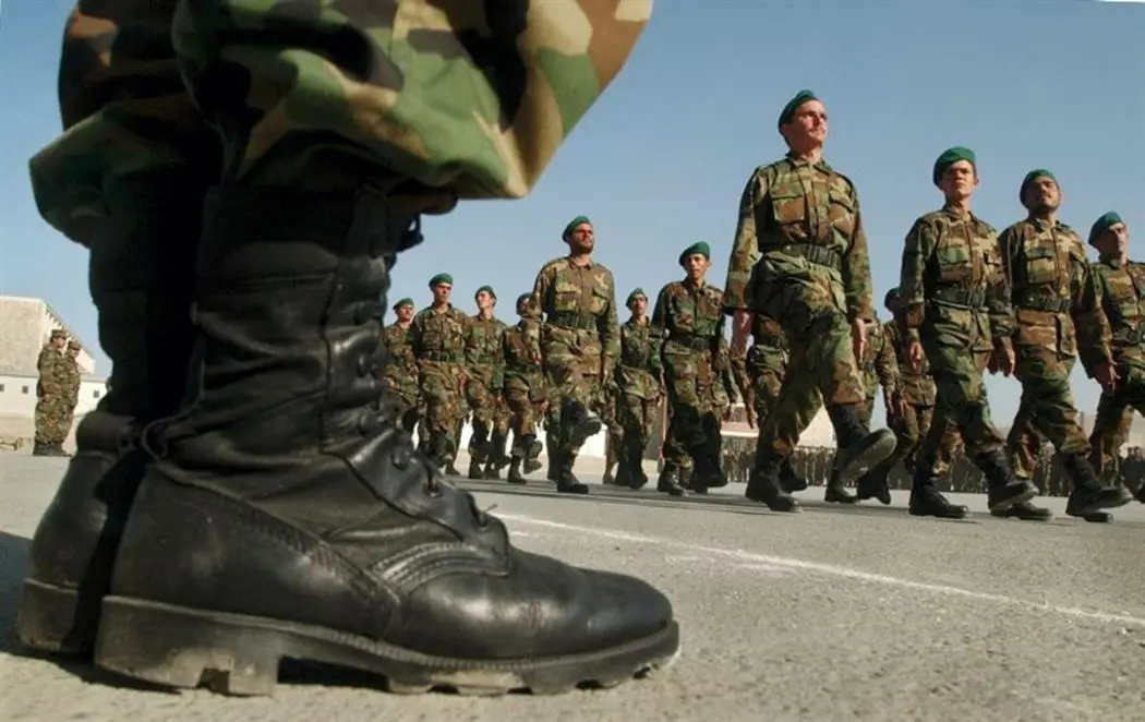 Κάνουν τους πυροσβέστες και τους αστυνομικούς για να μην πάνε έφεδροι