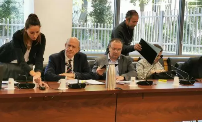 Υποδείξεις ΥΠΟΙΚ προς τράπεζες για επιτόκια, αναδιαρθρώσεις και χρεώσεις