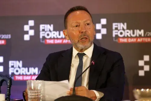 Στουρνάρας: Μια ακόμη αύξηση των επιτοκίων θα είναι αρκετή