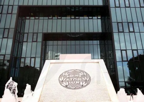 «Κάνει πίσω» η Lone Star για Τράπεζα Κύπρου