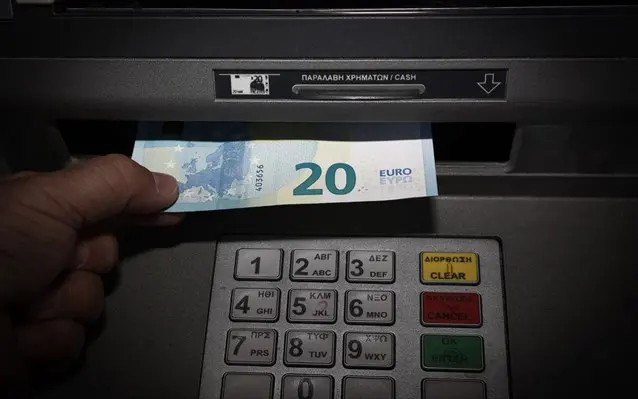 Προς νέα χαλάρωση των capital controls στην Ελλάδα