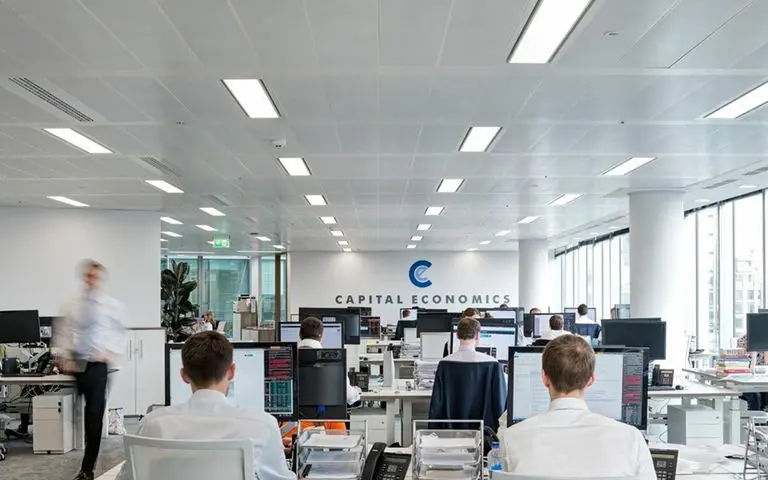 Capital Economics: Η Ευρώπη μένει έξω από το «μπουμ» της τεχνητής νοημοσύνης