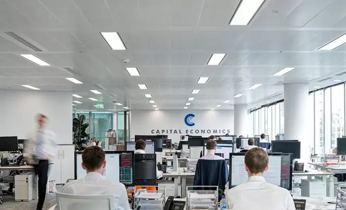 Capital Economics: Η Ευρώπη μένει έξω από το «μπουμ» της τεχνητής νοημοσύνης