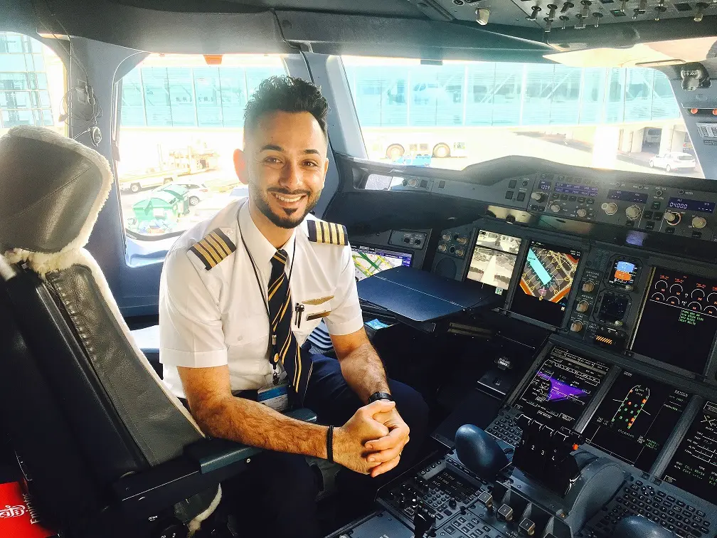 Πώς είναι να πετάς στους αιθέρες μέσα από το πιλοτήριο Emirates;