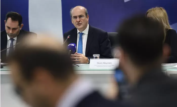 Ελλάδα: Πότε μηδενίζουν οι τραπεζικές προμήθειες και τα νέα μέτρα για τις τράπεζες